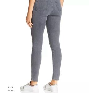 Parker Smith
Ava Skinny Jeans in Gray Cloud